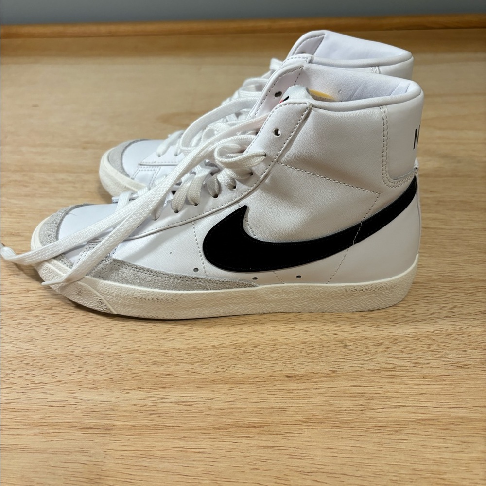 Nike women’s blazer mid. 8.5